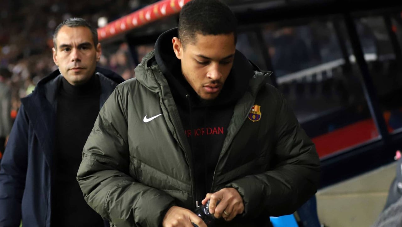 Vitor Roque paga caro su fichaje por el Barcelona