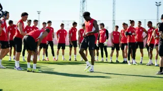 Juanlu y Agoumé, novedades en la sesión del Sevilla