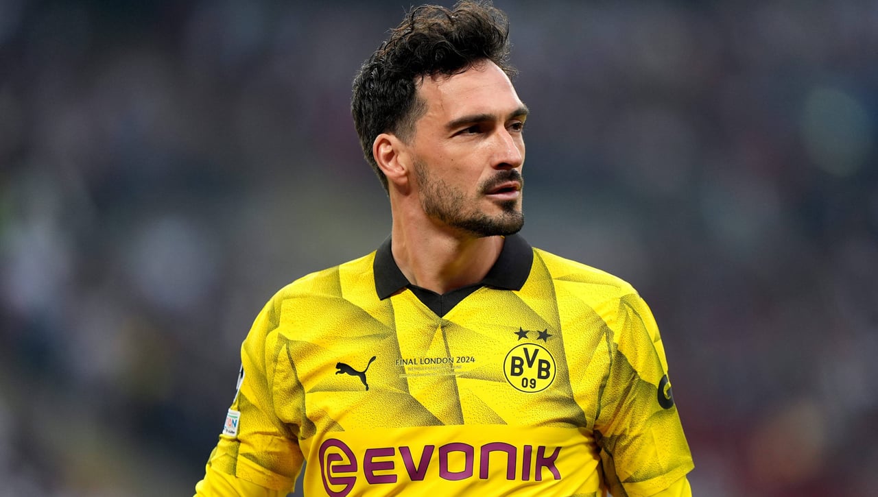 Hummels irrumpe con fuerza