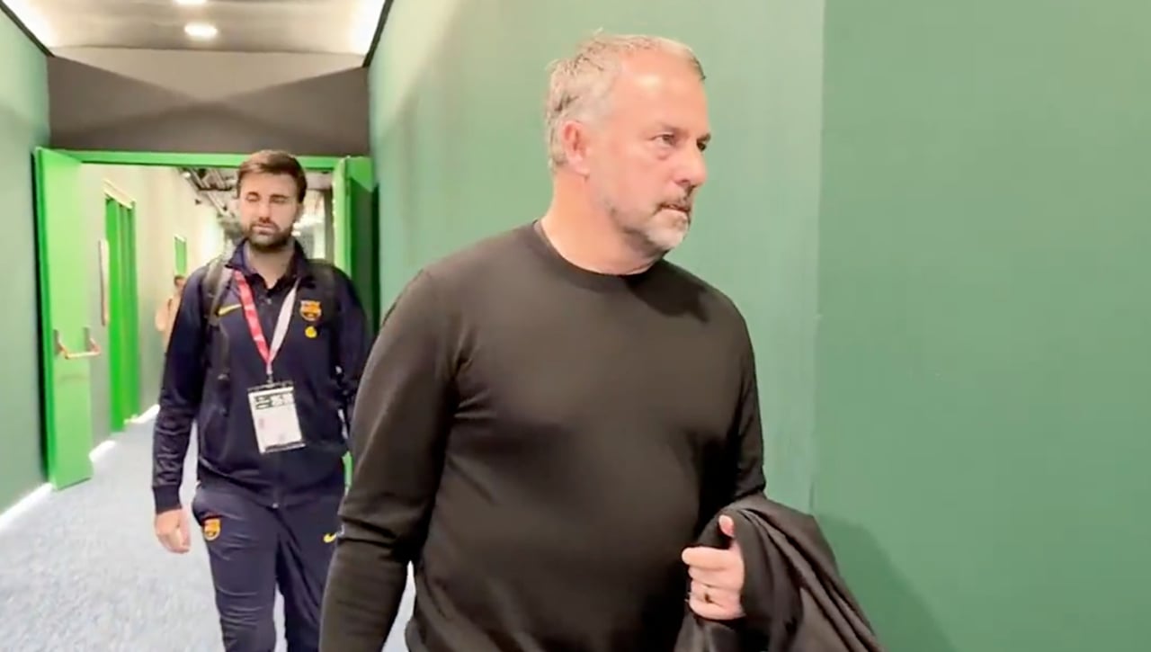 Hansi Flick celebra a Lamine Yamal de mediapunta: "Le pregunté, me dijo que sí, lo probamos y estoy feliz"