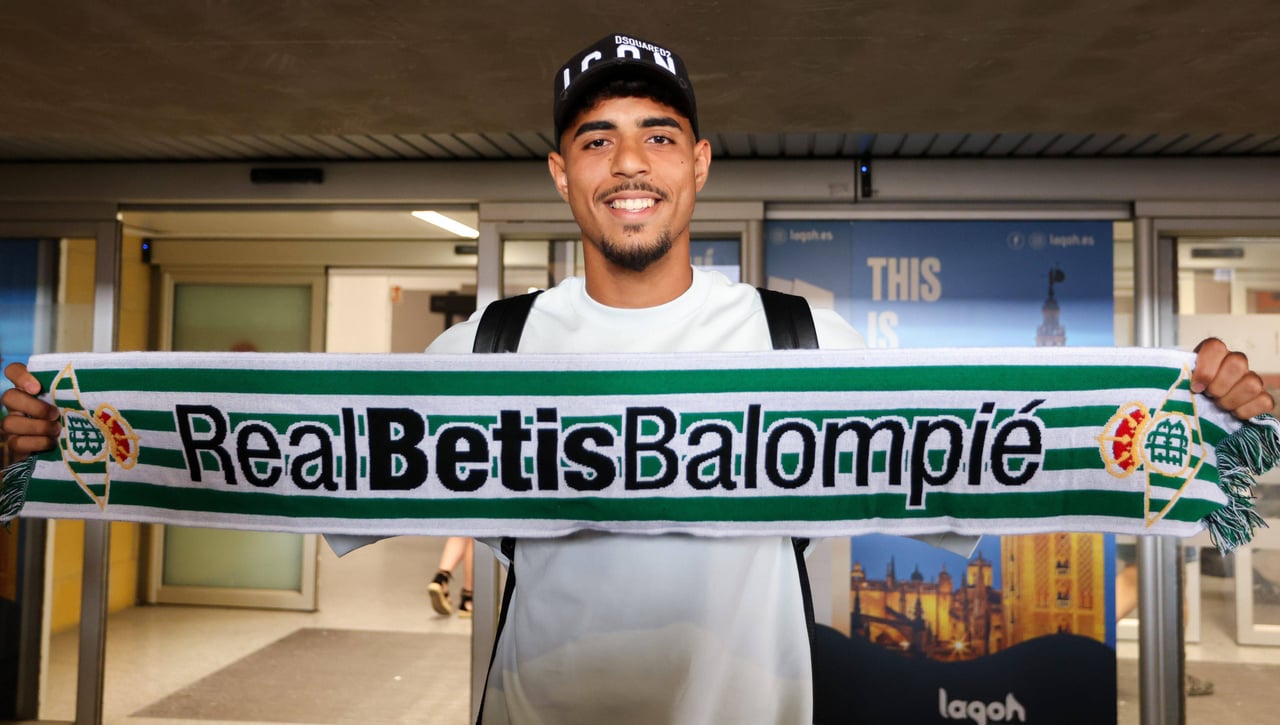 Chadi Riad se gana seguir en el Betis y el Barcelona valora la operación 