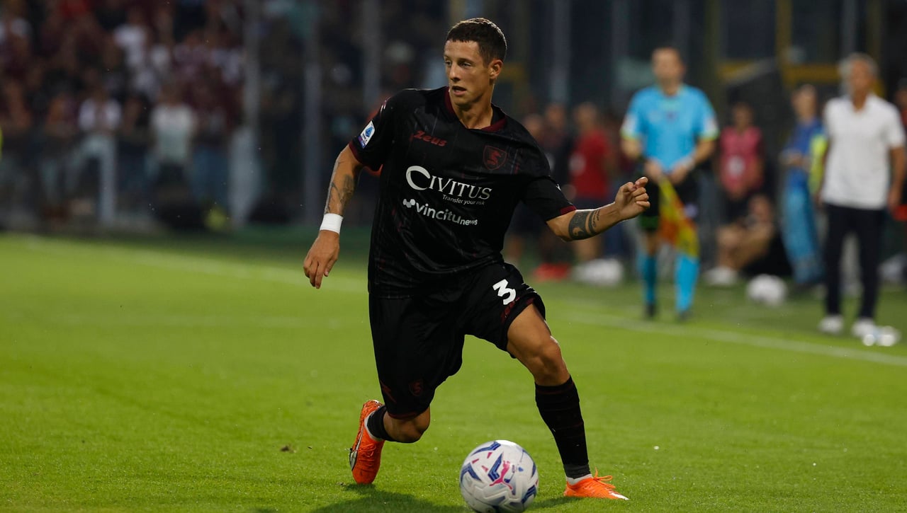 La Real Sociedad sigue a un lateral zurdo de la Serie A italiana como posible relevo de Tierney