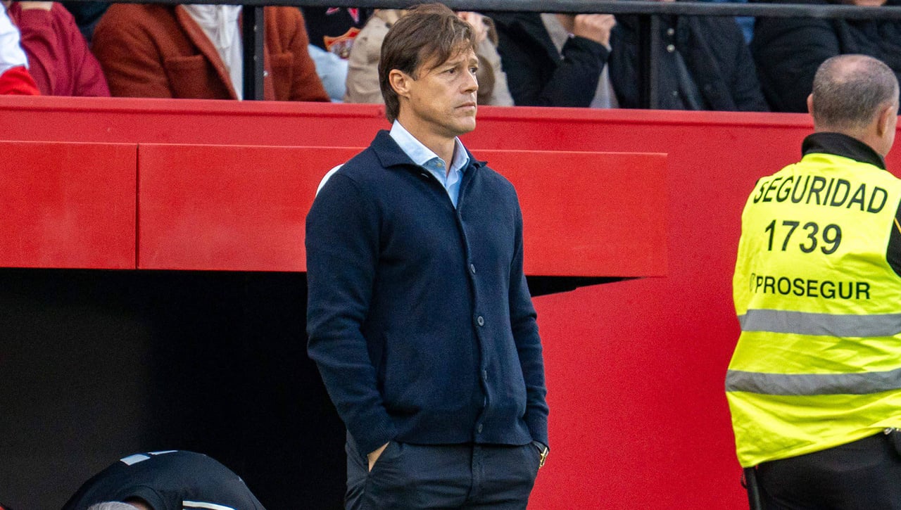 Almeyda, pletórico por el triunfo del Sevilla, explica la suplencia de Oso y el cambio prematuro de Sow, y defiende a Juanlu: "Ha sido muy criticado"