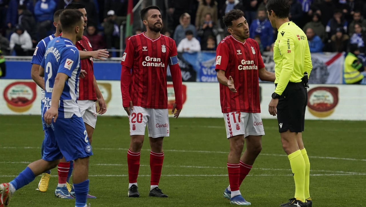 Las Palmas y Alavés se frotan las manos