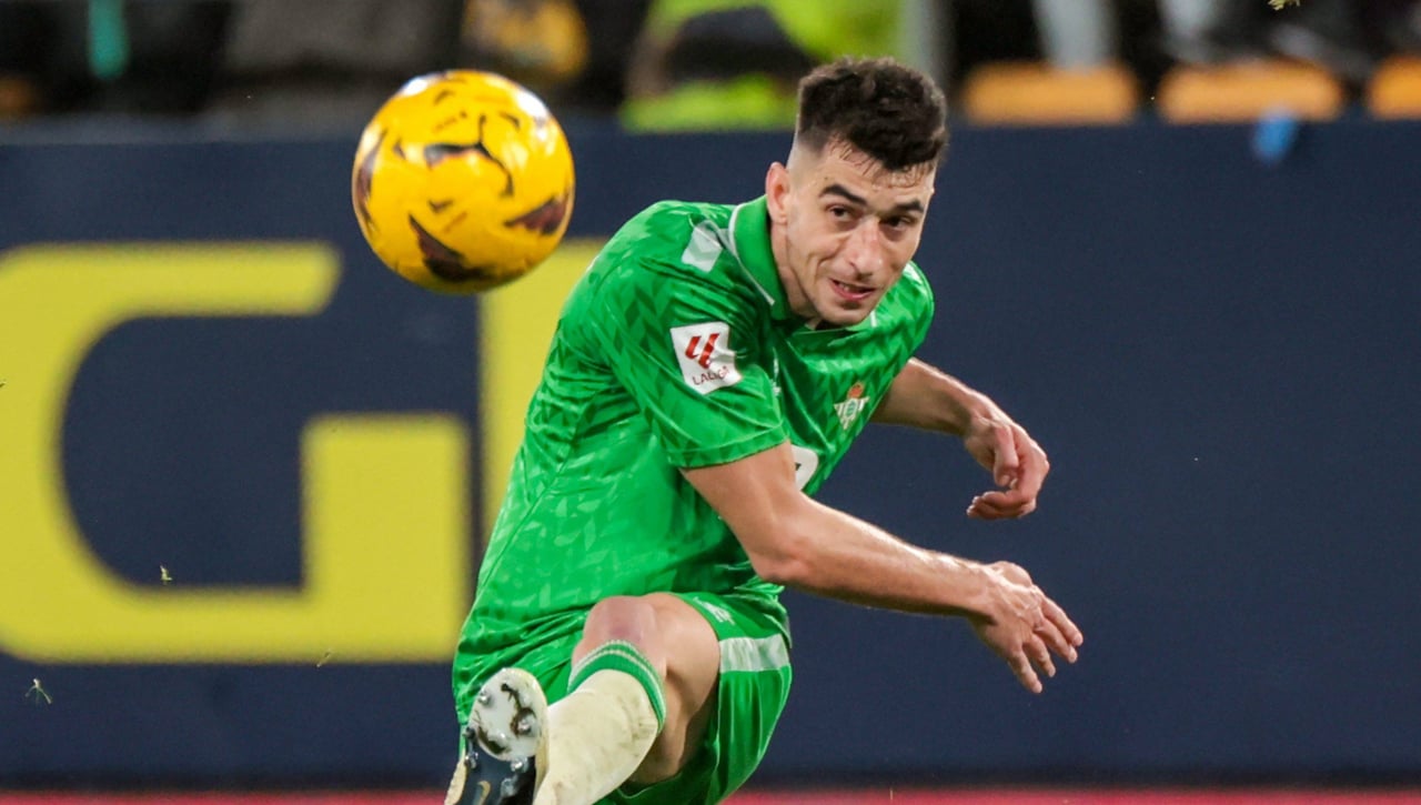 Marc Roca, autocrítico tras el tropiezo del Betis en Conference League