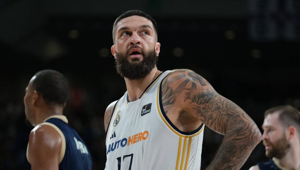 El ex del Madrid, Poirier, dispara con bala