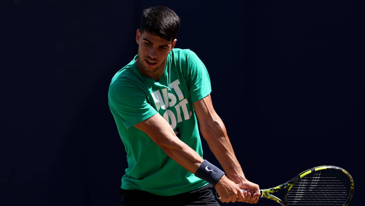 Carlos Alcaraz prueba la hierba en Londres