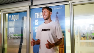 Iker Losada, el tercer fichaje del Betis, llega a Sevilla