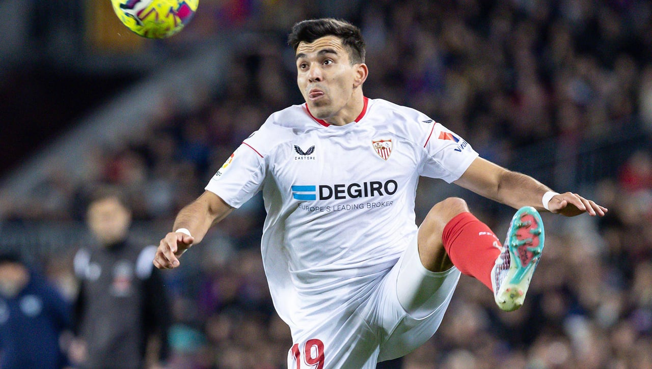 Acuña da luz verde a su salida y el Sevilla rechaza una oferta de cesión