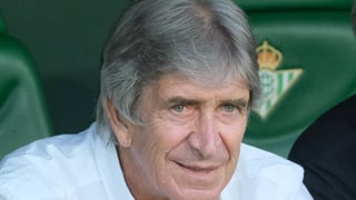Pellegrini sopla las velas por el cumpleaños del Real Betis y pide un deseo