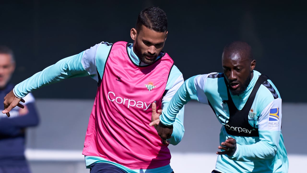 Pellegrini despista con dos onces distintos pero muy titulares en el entrenamiento