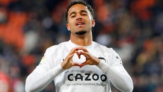 Al Valencia se le escapa Kluivert
