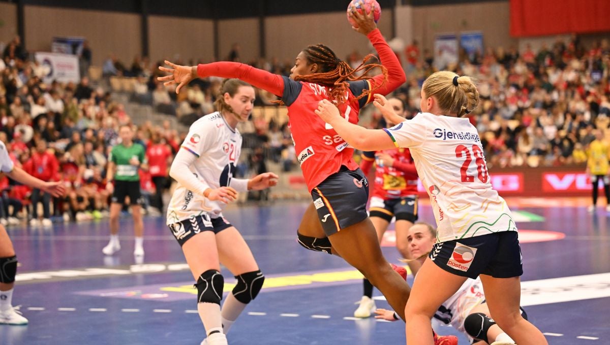 Durísimo palo para las Guerreras en Noruega