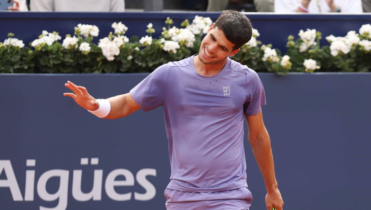 Carlos Alcaraz se lleva su primer susto en el Conde de Godó