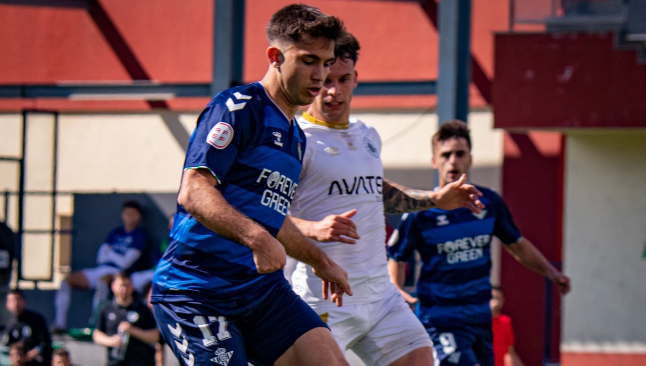 El canterano del Betis Sorroche, trasladado en ambulancia pero consciente al hospital