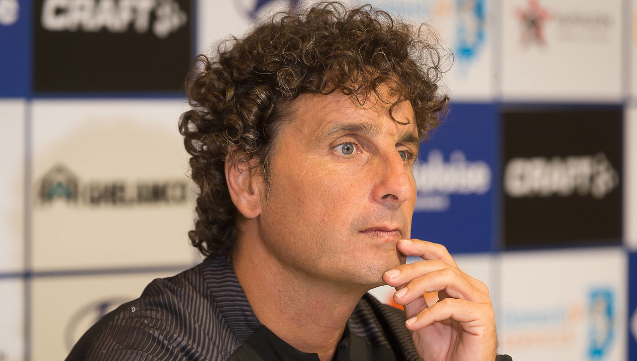 Dardo a Idiakez del Deportivo de la Coruña