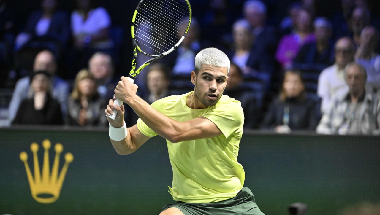 Carlos Alcaraz se estrena en la pista de Turín con el objetivo puesto en el número 1 del tenis