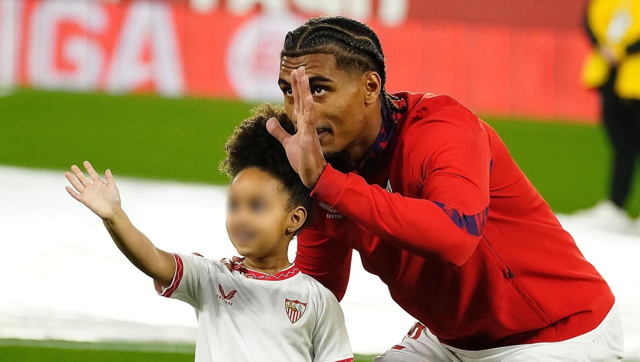 El Leverkusen, con la boca chica, no se fía de Badé