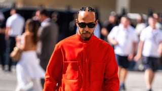 Hamilton da el primer golpe con Ferrari