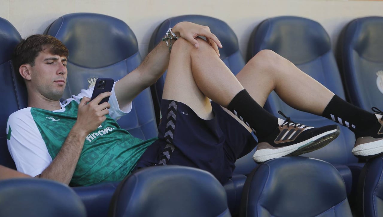 La renovación de Miranda, ¿estrategia de Pellegrini o del Betis?