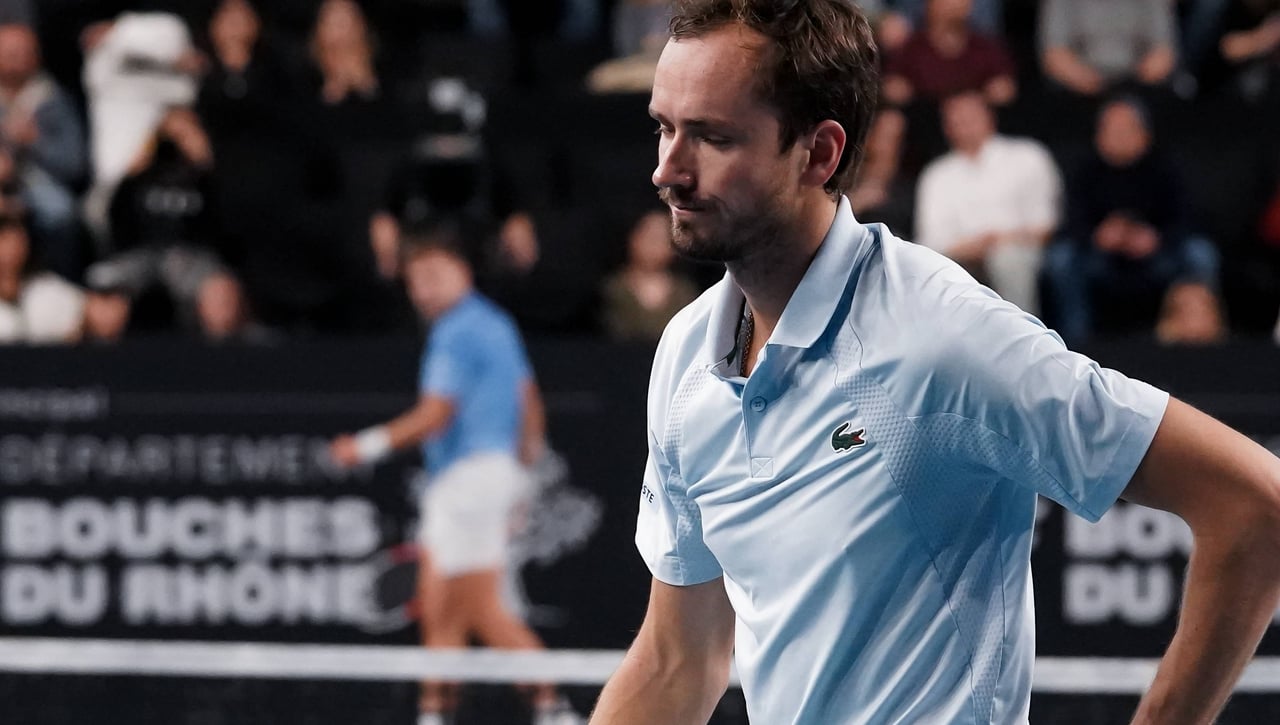 Preocupación por Medvedev tras su retirada en Doha