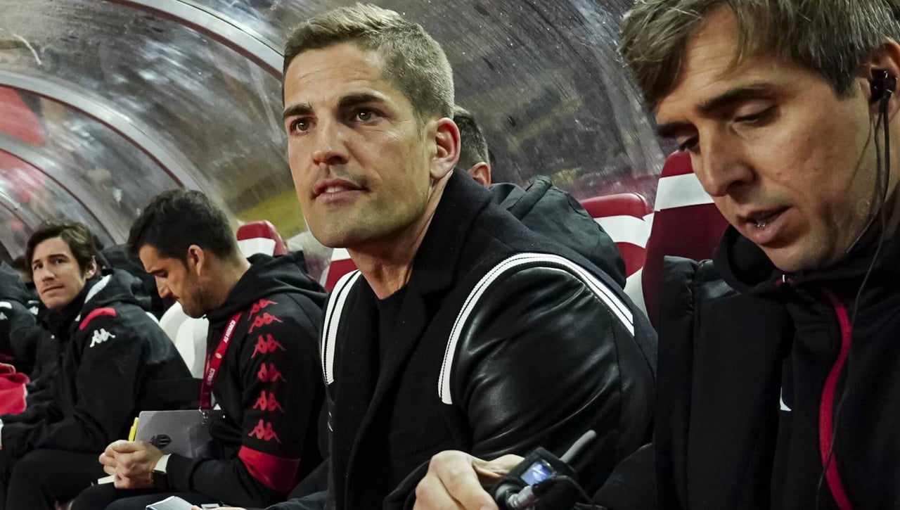 Robert Moreno toma asiento en su nuevo banquillo