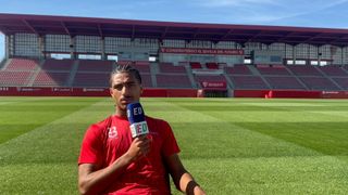 Badé habla sobre el interés del Tottenham y su futuro en el Sevilla