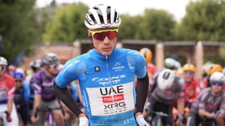 Juan Ayuso se planta ante Enric Mas