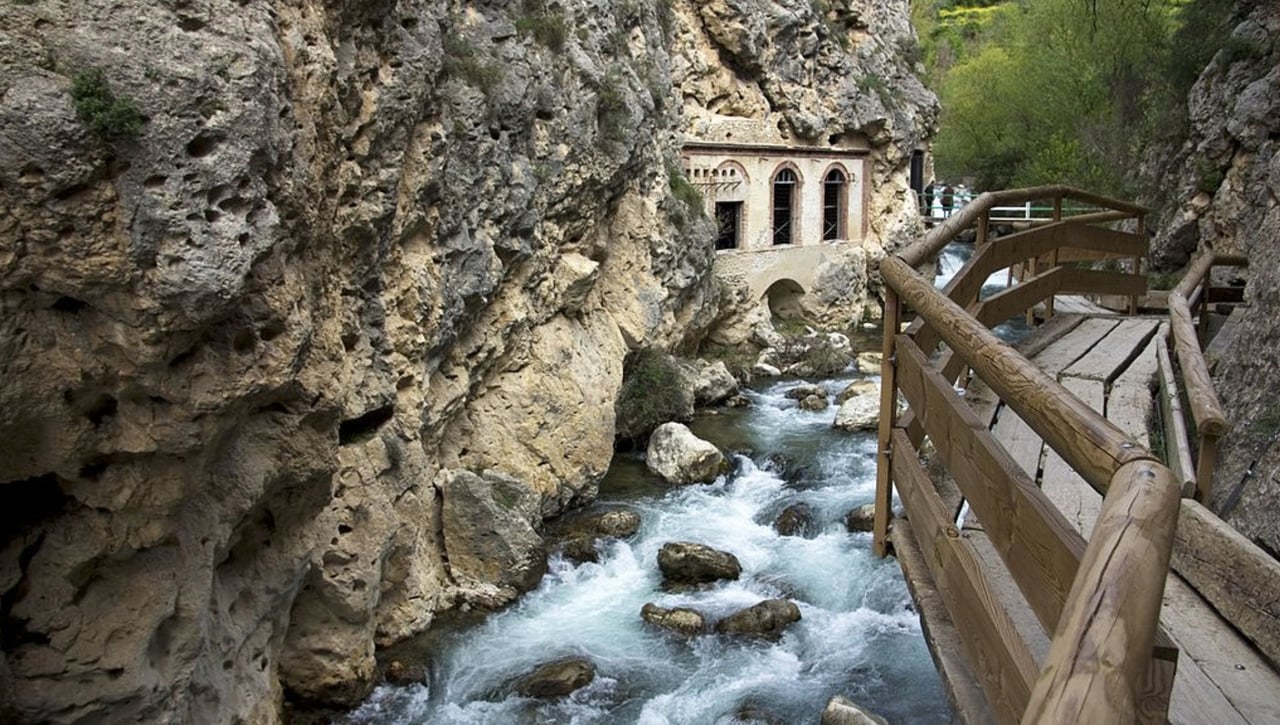Andalucía tiene el sendero con aguas cristalinas más bonito de España