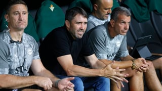 El enfado en el Alavés tras perder ante el Betis: Coudet y Sivera, sin pelos en la lengua