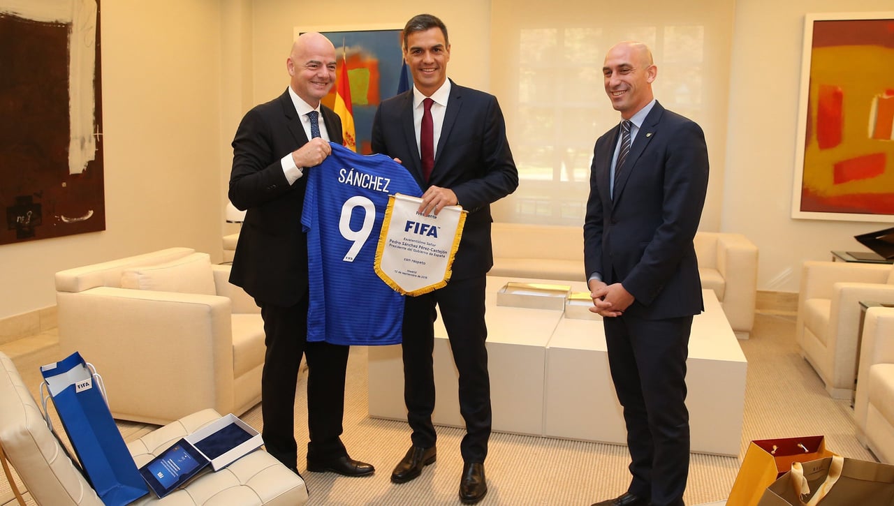 La FIFA y la UEFA toman cartas en el lío de la Federación Española 