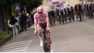 Al 'loco' Pogacar no hay quien lo ate