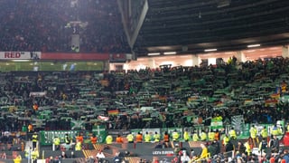 Que seis no manchen a 3.600: los hinchas del United fliparon con la afición del Betis