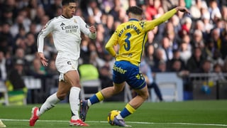 Aprietan por Mika Mármol