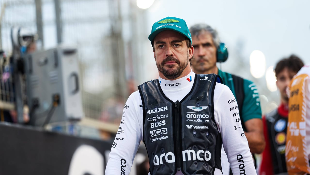 Fernando Alonso se frusta con Aston Martin