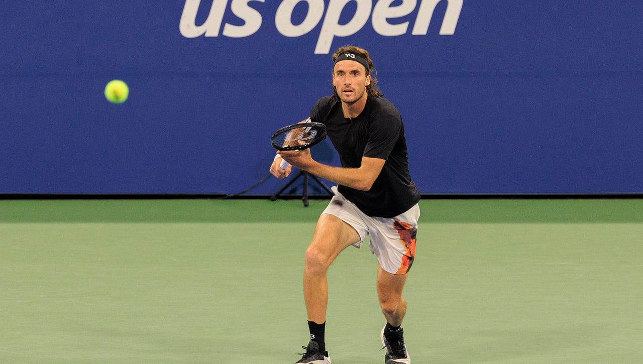 Tsitsipas, fuera de control: pelotazos y reproches