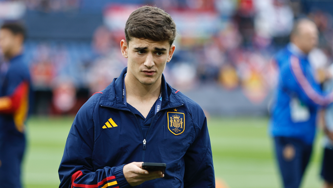 Gavi responde a los graves insultos recibidos