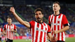 Raúl García renueva con el Athletic y amenaza el récord de Joaquín y Zubizarreta