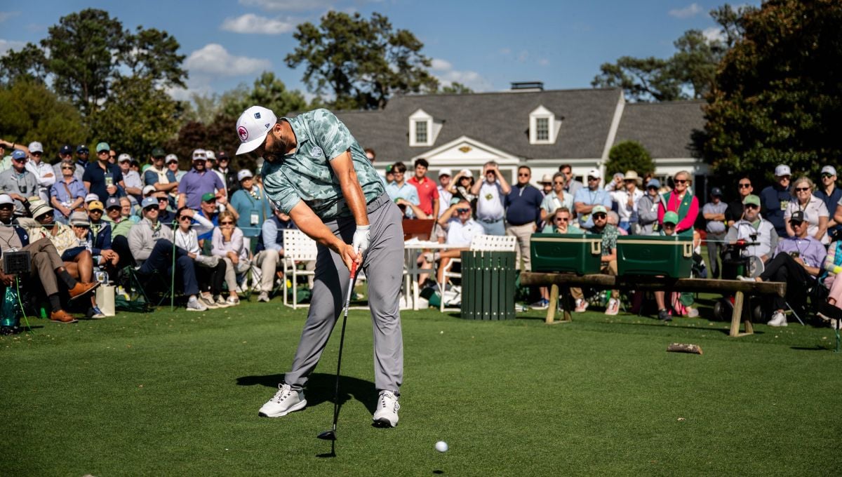 Jon Rahm saca la cabeza en Augusta y Tiger Woods se hunde 