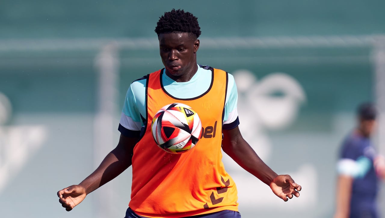 Nobel Mendy recibe el visto bueno de Pellegrini