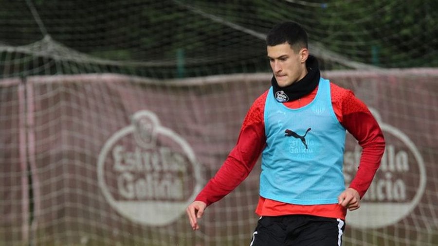 El Sevilla, cerca de cerrar el fichaje de un joven central para su filial 