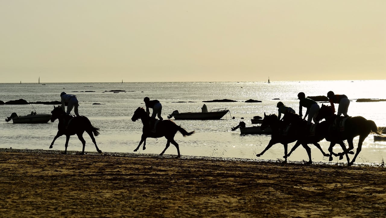 Las playas de Andalucía en las que está prohibido fumar en 2025