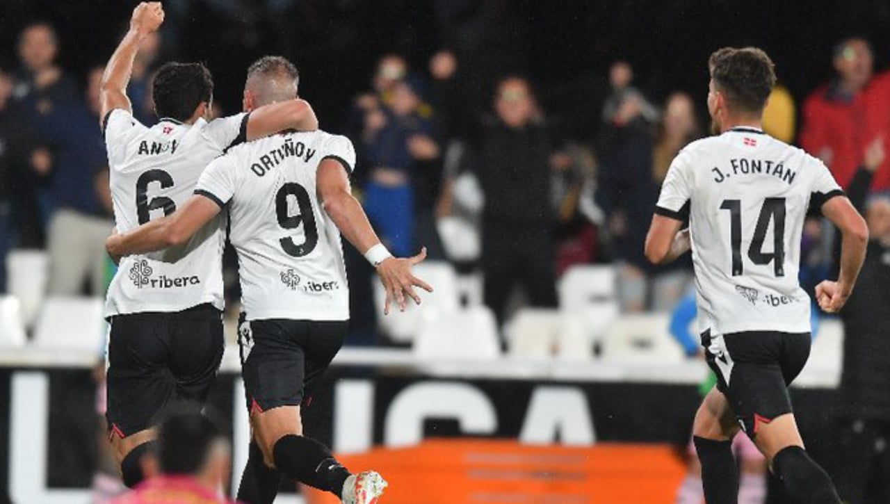 El Cartagena sale del descenso a costa de las ilusiones del Oviedo