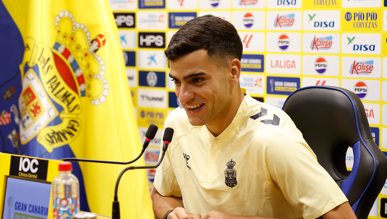 Ale García zanja los rumores sobre su fichaje: "Amo a mi club"