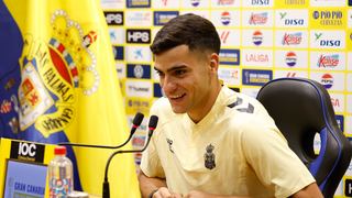 Ale García zanja los rumores sobre su fichaje: "Amo a mi club"