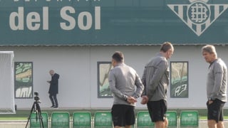 Fajardo presencia el regreso de Bellerín en una sesión con noticia positiva para William Carvalho