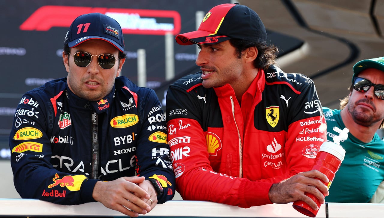 Checo Pérez explica su cabezazo a Carlos Sainz