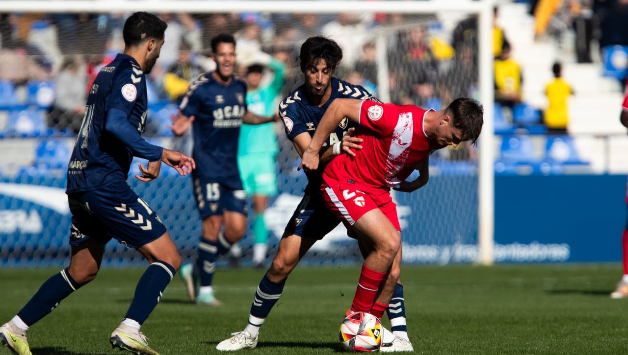 UCAM Murcia 0-0 Sevilla Atlético: Desacelera entre miradas a Galván y nostalgia de Isaac