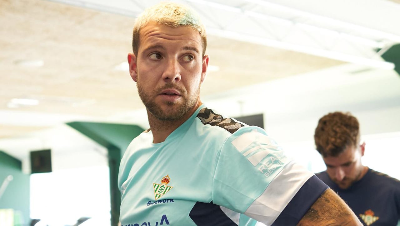 El jugador del Betis Aitor Rubial se disculpa con Jenni Hermoso y censura a Rubiales  