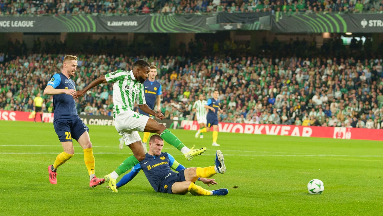 Una puerta entreabierta en enero para Bakambu